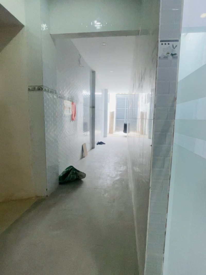  Bán nhà 3 tầng 130m2 ở đường số 6, Phường Linh Trung, Thủ Đức, TP HCM. Giá 10,15  tỷ, sổ hồng đầy đủ, liên hệ 0933125879. 