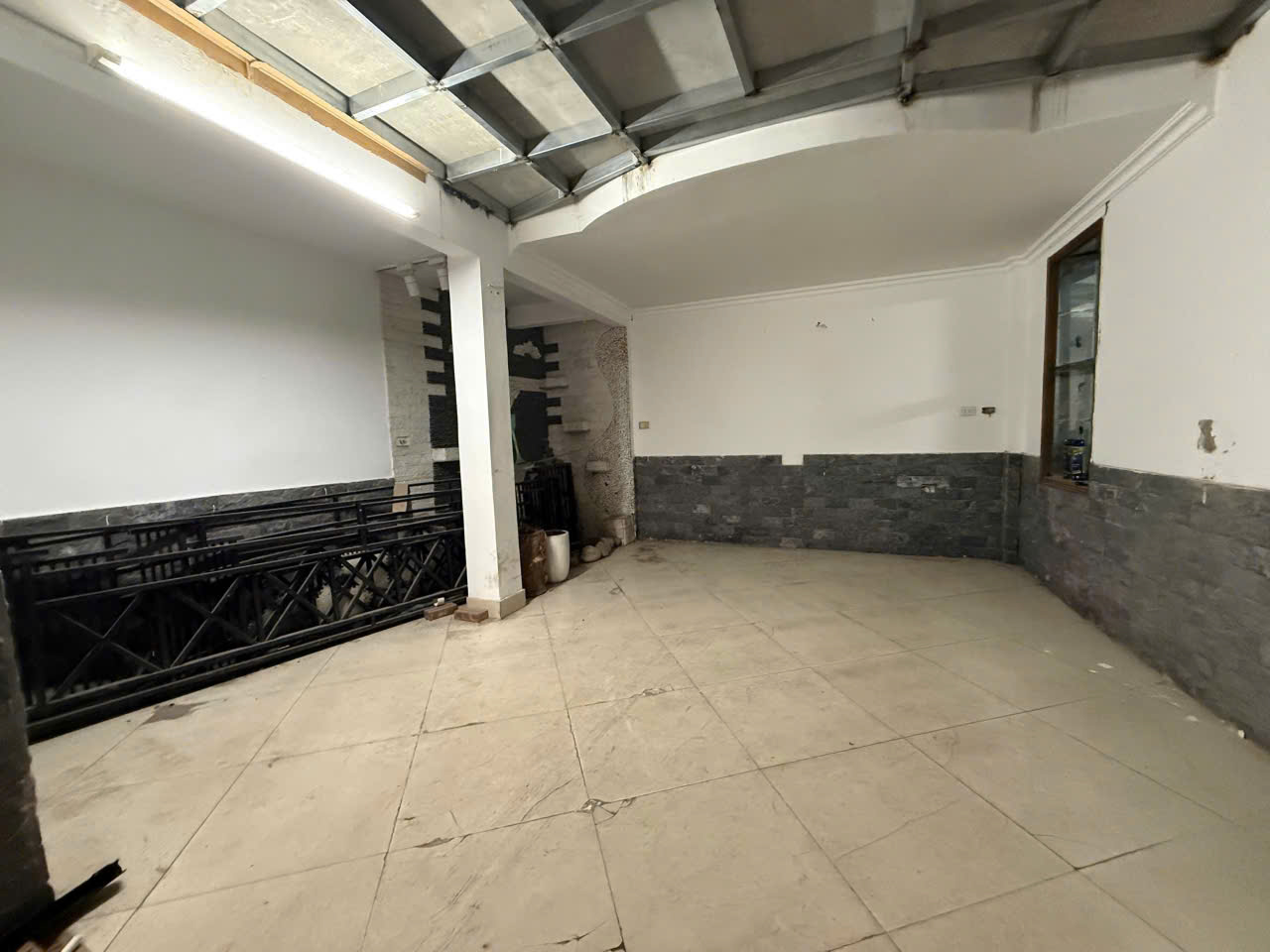  CHÍNH CHỦ CẦN BÁN NHÀ HAI BÀ TRƯNG TRẦN KHÁT TRÂN  5 TẦNG 3 NGỦ GIÁ 7.x TỶ 