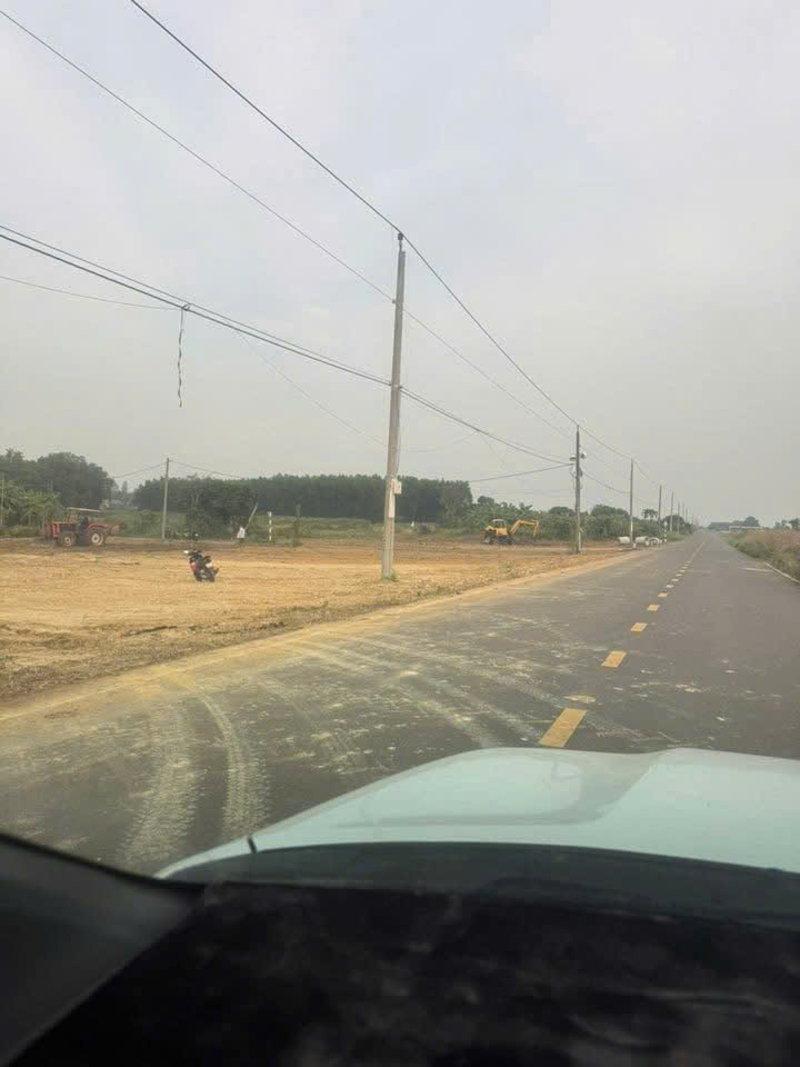  Mặt tiền đường 992 Long Tân 
Ngang 5 nở hậu 10 có 80tc tổng 189m2 