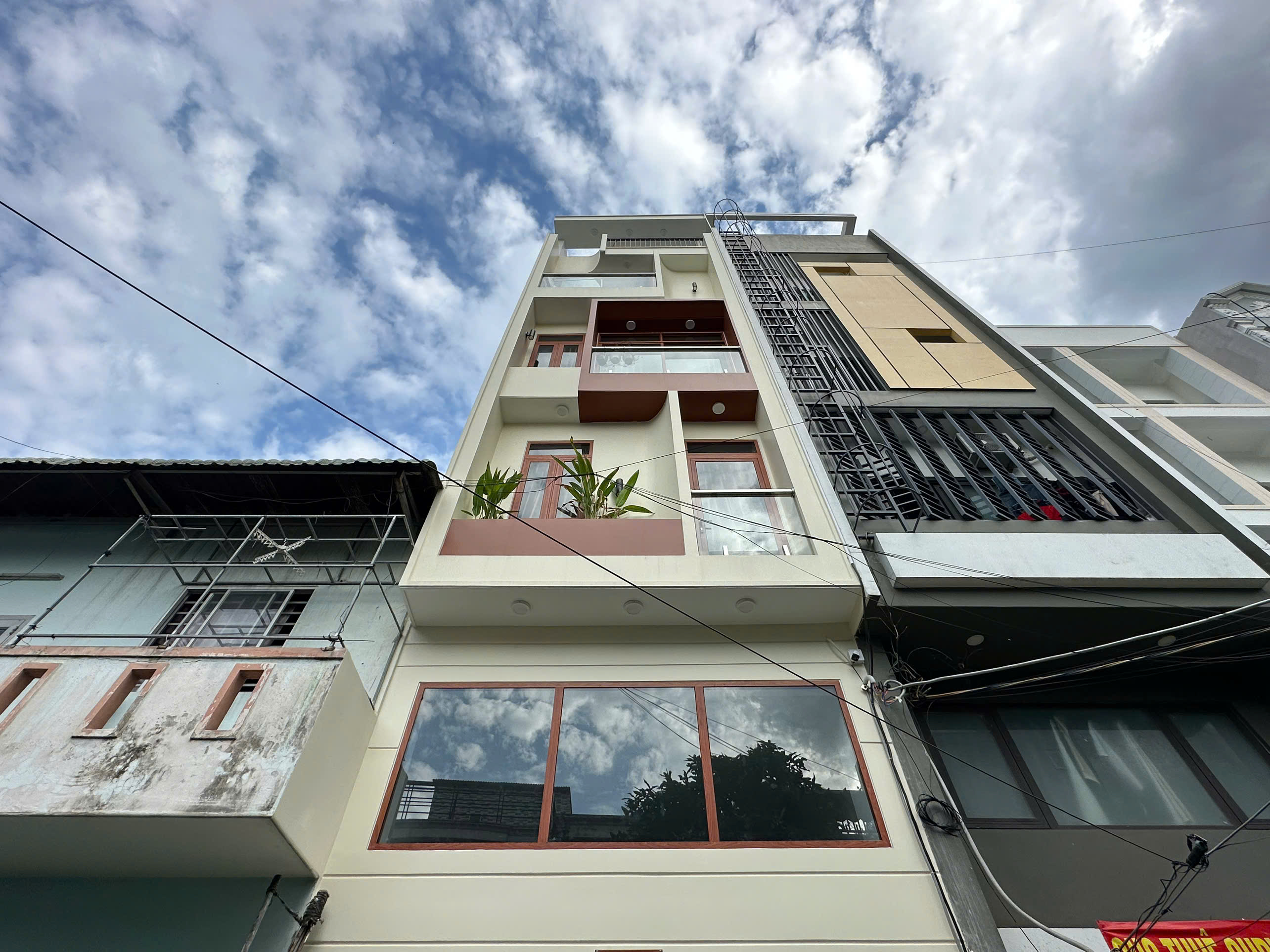  (Tin thật 100%) Bán tòa CHDV 87m2 x 15P tại Phạm Văn Chiêu - HXH 5m - Dòng tiền 1,05 tỷ ~ 7,4%/năm 