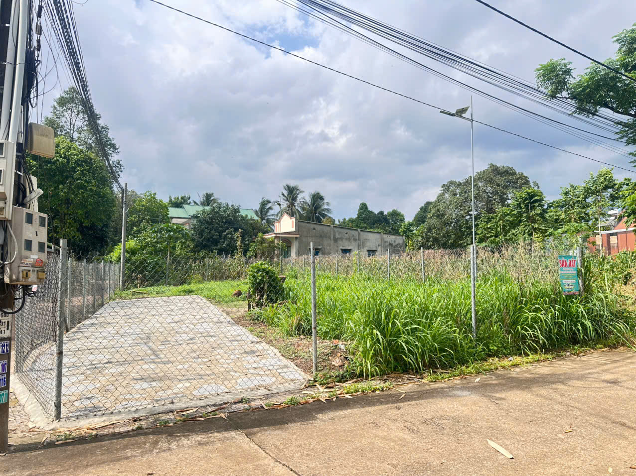  Chính chủ bán gấp đất rẻ vị trí đắc địa 2MT hẻm ôtô Xã Hưng Lộc. DT: 241,9m2. Giá chỉ 3tỷ2 TL 