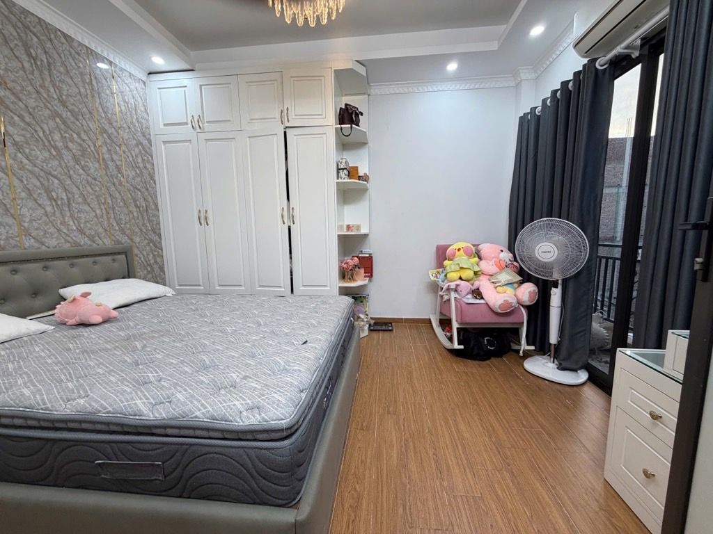  Bán nhà đẹp Ngọc Lâm- Lô Góc- Full Nội Thất- Oto- Ô chờ thang máy 45m 5 tầng -nhỉnh 8 tỷ(TL) 