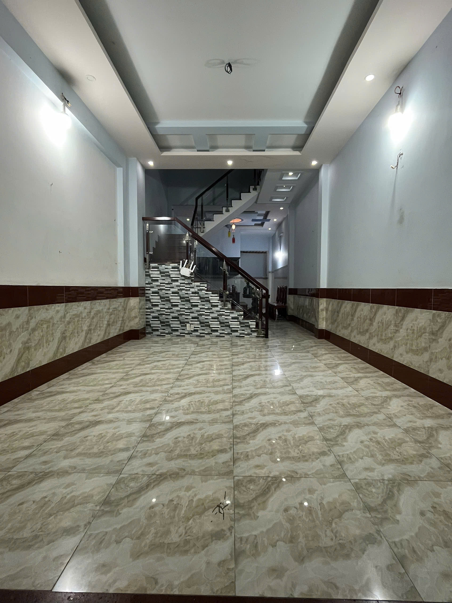  Bán nhà Tân Thới Hiệp Quận 12 đường 8m xe tải, vị trí đẹp gần trung tâm tiện ích 