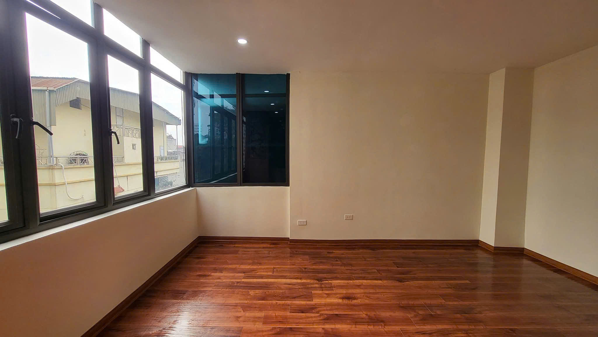  SIÊU PHẨM - Trịnh Đình Cửu – KĐT Định Công  dt 32.4m² – phân lô, vỉa hè rộng, KD đỉnh 