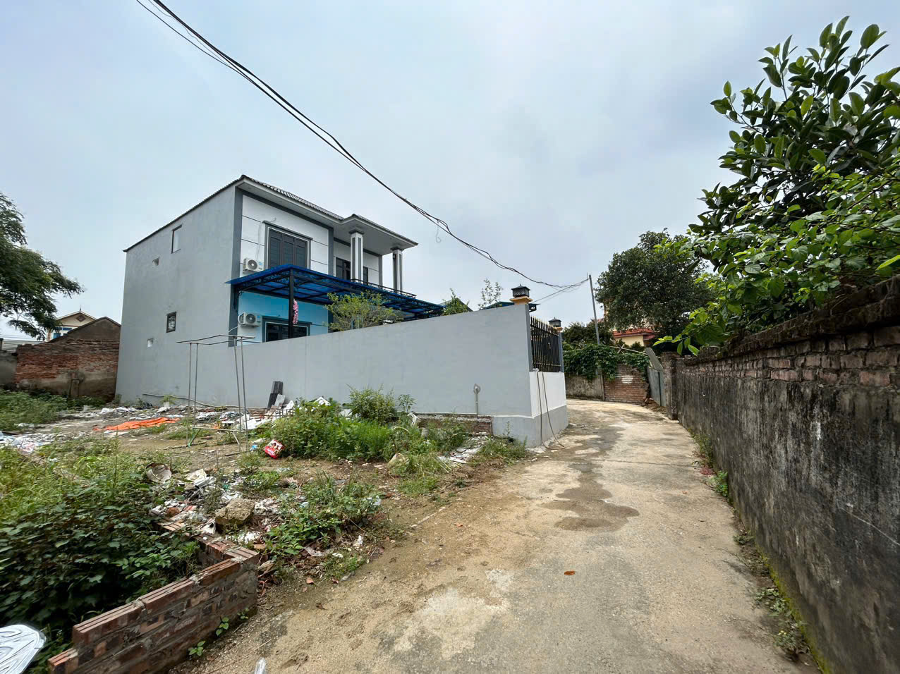  Chính chủ gửi em bán lô đất 118m làn 2 từ trục chính apphan vào 50m giá nhỉnh 2 tỉ chút ạ 