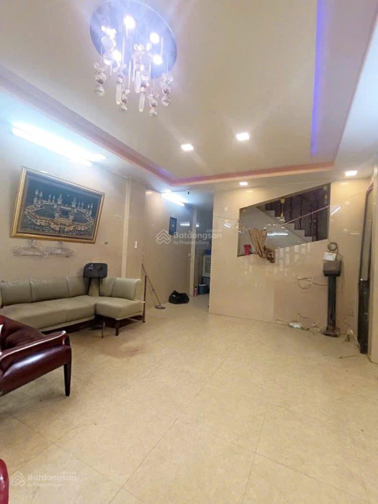  Khám phá mặt tiền 3 tầng xây tâm huyết trên trục Dương Bá Trạc Q8, cách Quận 5 khoảng 300 mét 