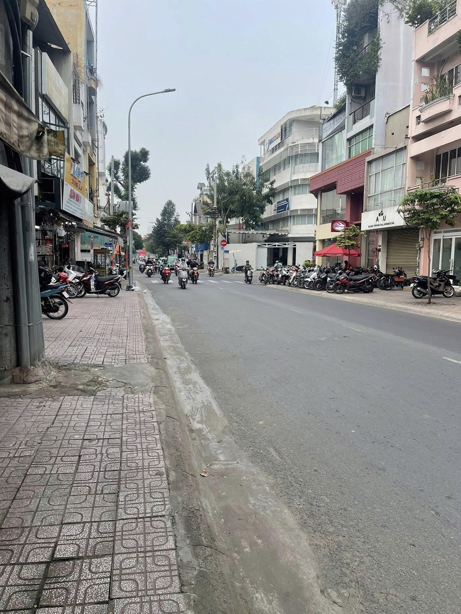  Bán nhà Mặt tiền Trần Huy Liệu - gần Hoàng Văn Thụ, 10,7x14m, 2 Tầng cũ, tiện xây, 32 tỷ. 