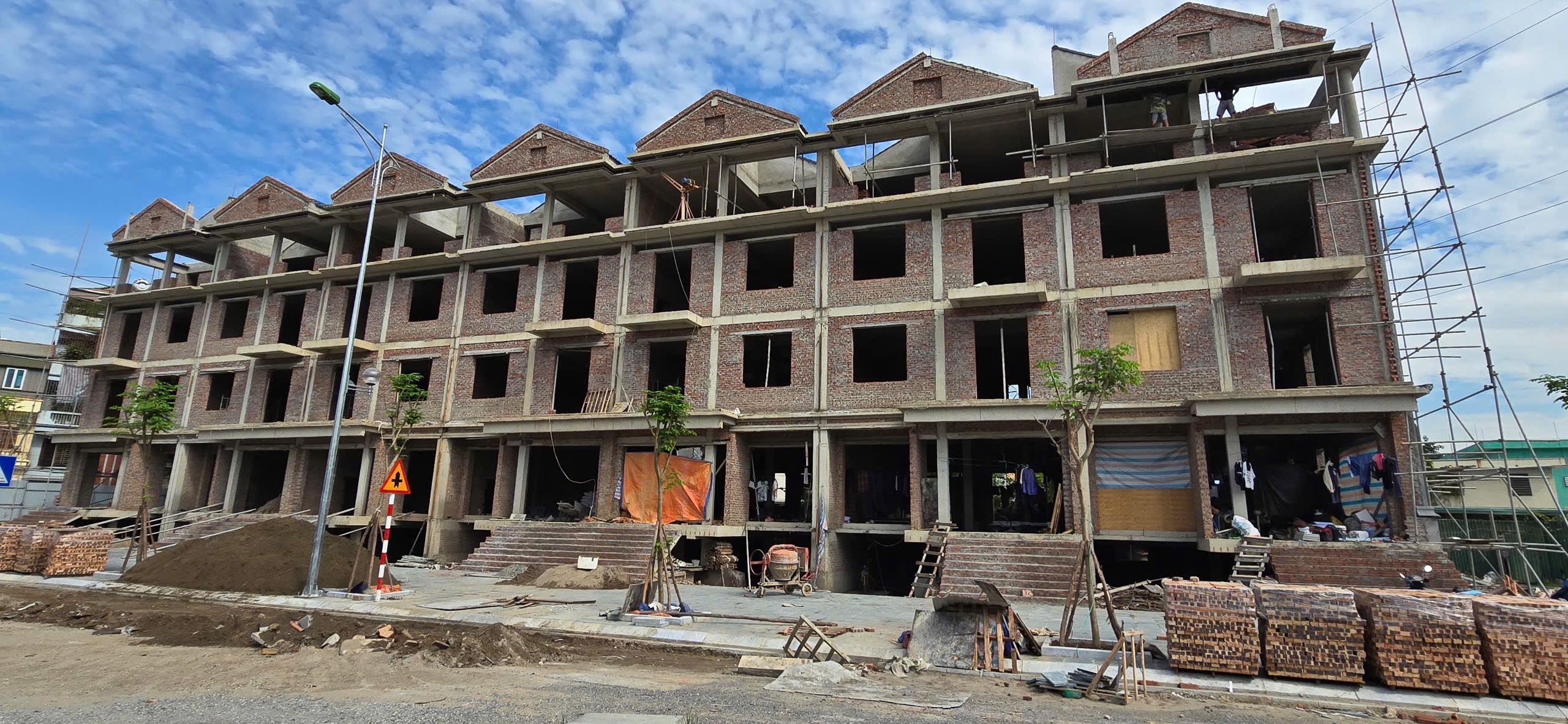  NHÀ VƯỜN ĐẸP – THÀNH PHỐ GIAO LƯU- TRUNG TÂM -VÀI BƯỚC RA HỒ ĐIỀU HÒA- VÀNH ĐAI 3_209 M2 