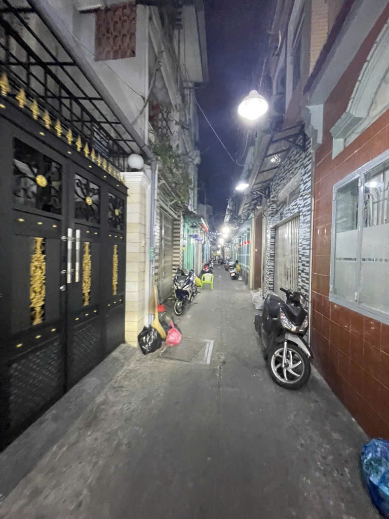  BÁN NHÀ CẦM 1 TỶ CÓ NGAY NHÀ VIP Q4 CẠNH Q1

DIỆN TÍCH SD 40 M2  NGAY MẶT TIỀN 