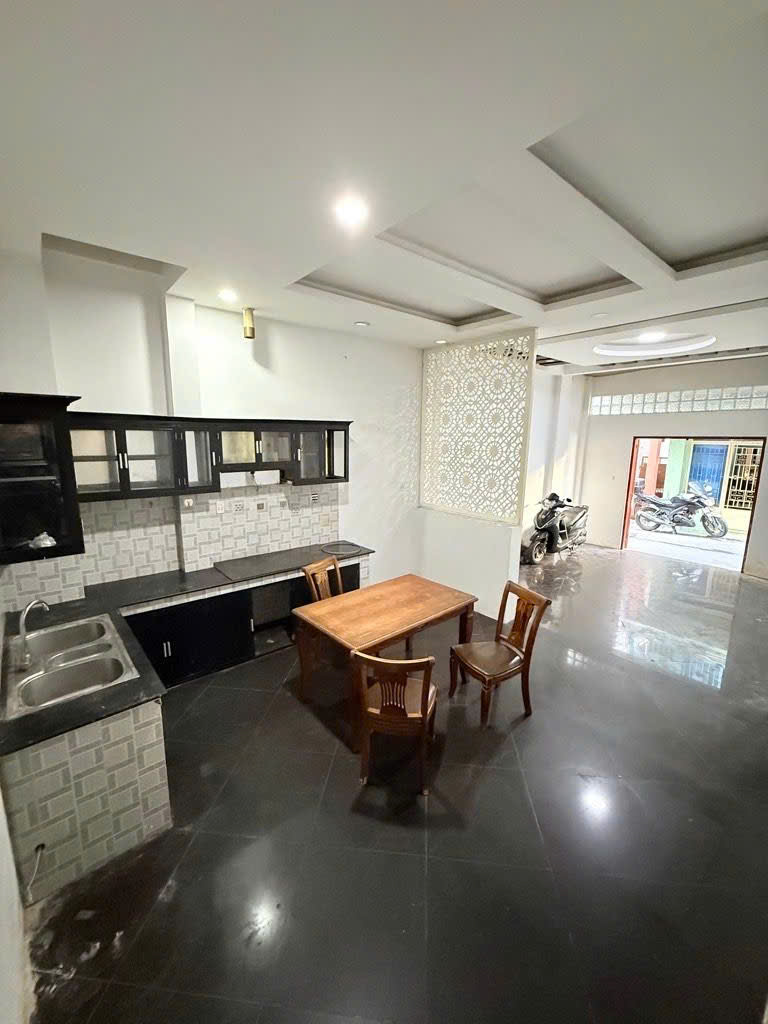  BÁN NHÀ TRUNG TÂM Q4 KHÁNH HỘI 

NGANG 4.5  DÀI 11 ĐÚC 5 TẤM 

TRỆT 3 LẦU SÂN THƯỢNG  CÓ 5 TÊ 