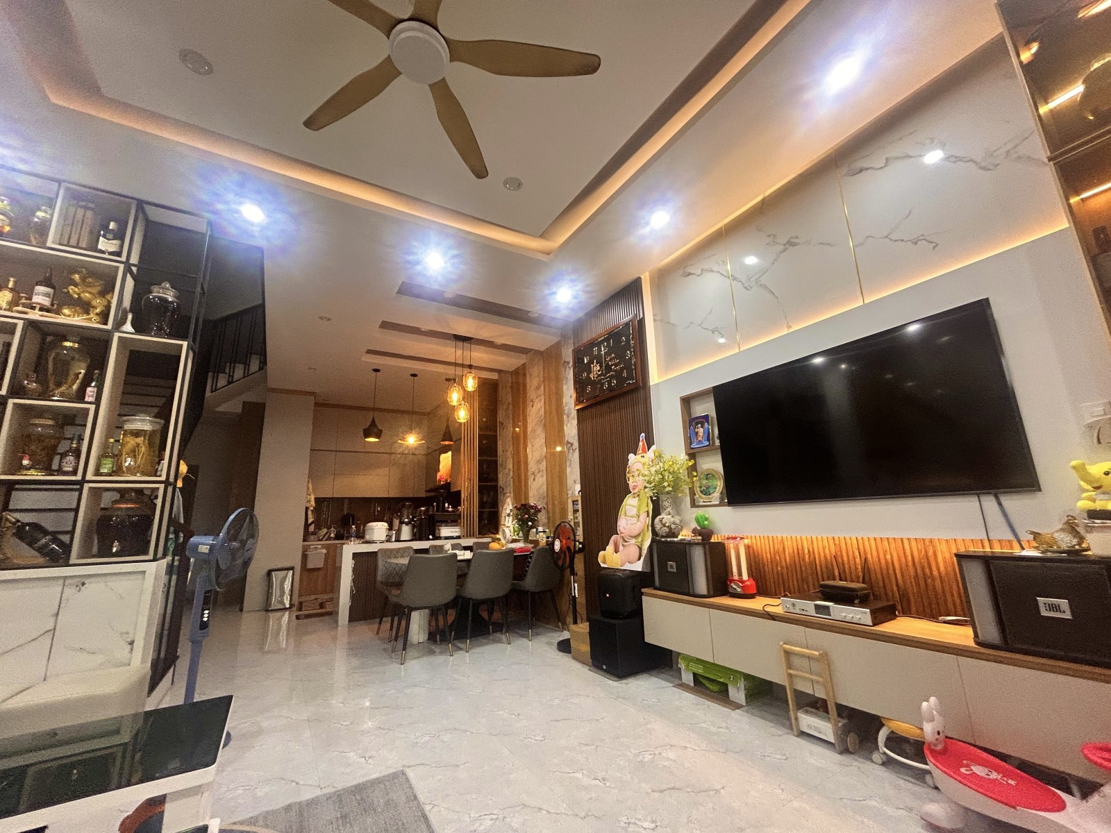  Bán nhà 3 tầng mặt tiền Thanh Lương 9, Hòa Xuân, đường 7m5, giá 9.3 tỷ 