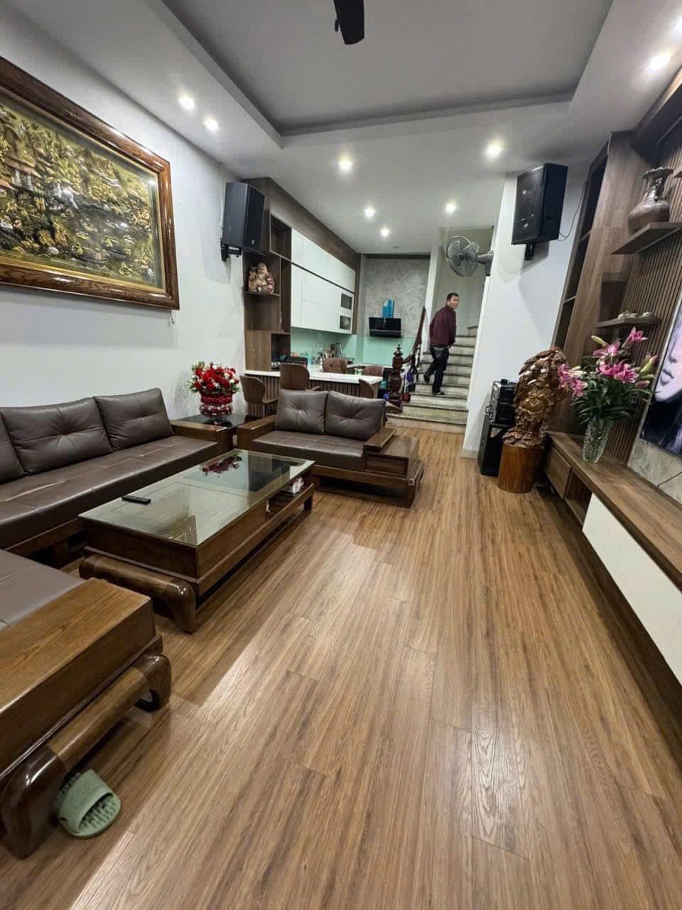  Bán Nhà Đê Trần Khát Chân 38m2. 5 tầng. mặt tiền 4.2m. giá 10.5 Tỷ Hai Bà Trưng Hà Nội 