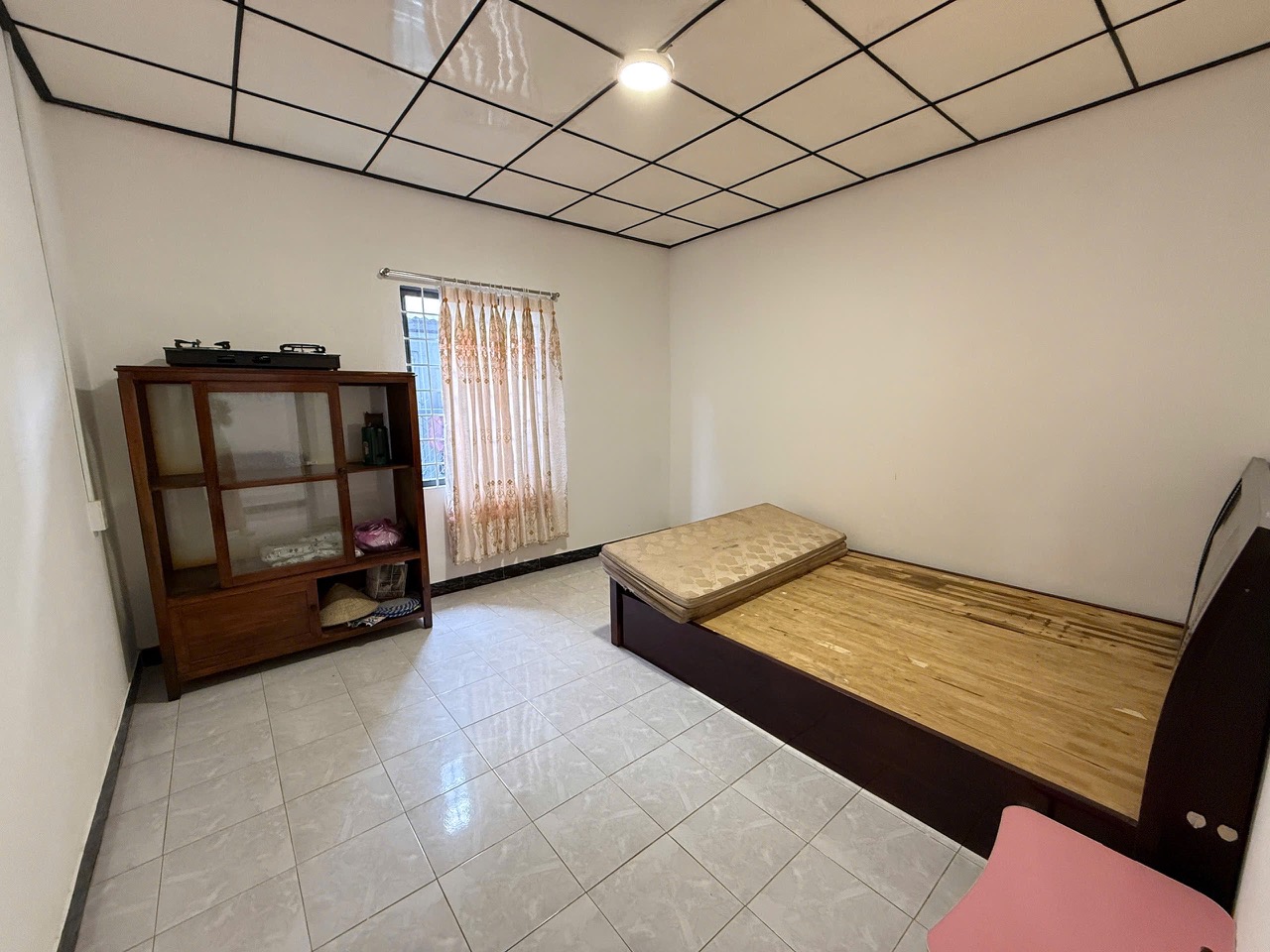  CHO THUÊ NHÀ 1 TRỆT NGAY CHƠ MÊ LINH. P 9. ĐÀ LAT 