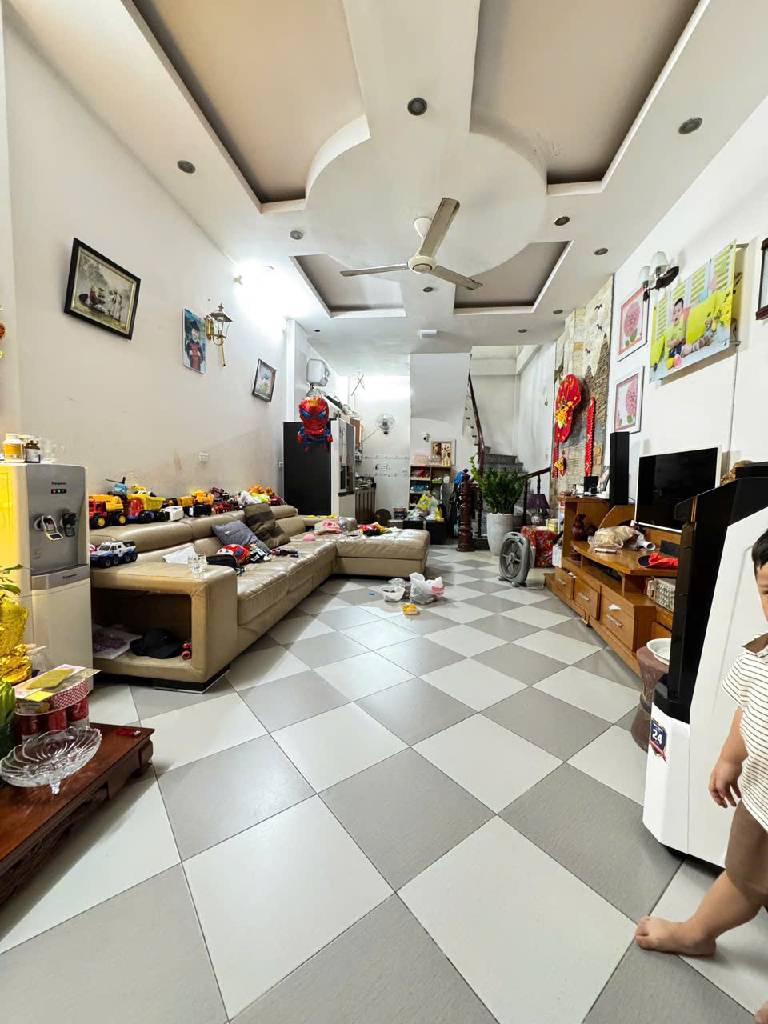  Kim Giang 49m, 4 tầng, ô tô cửa, kinh doanh, sau 1 sân chơi ra mặt phố, sổ vuông chỉ 11,2 tỷ 