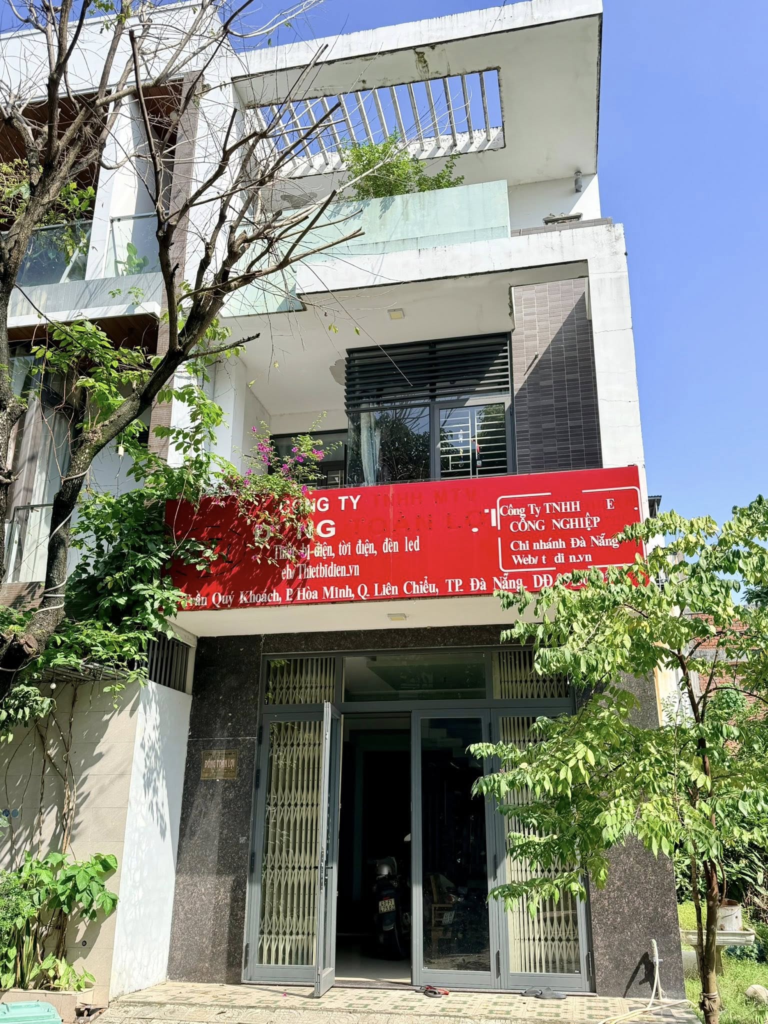  ????CHỦ CẦN BÁN NGÔI NHÀ TÂM HUYẾN - NHÀ 3 TẦNG ĐƯỜNG TRẦN QUÝ KHOÁCH 