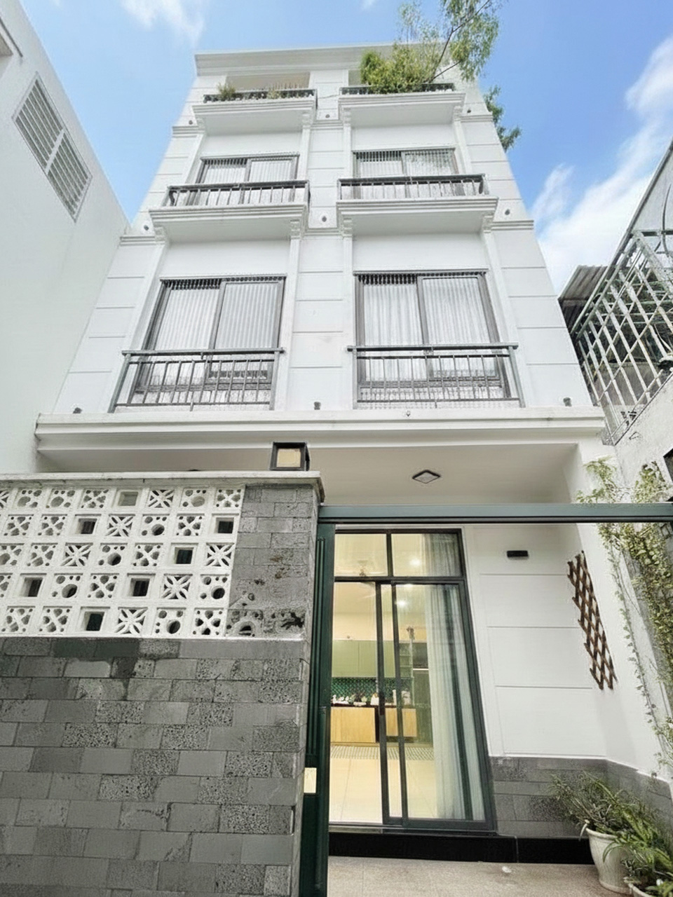  H1770 ???? sát ngã tư Hàng Xanh, SHR, Nở hậu, 4 tầng, 5.1x9.3m, 7.x tỷ 