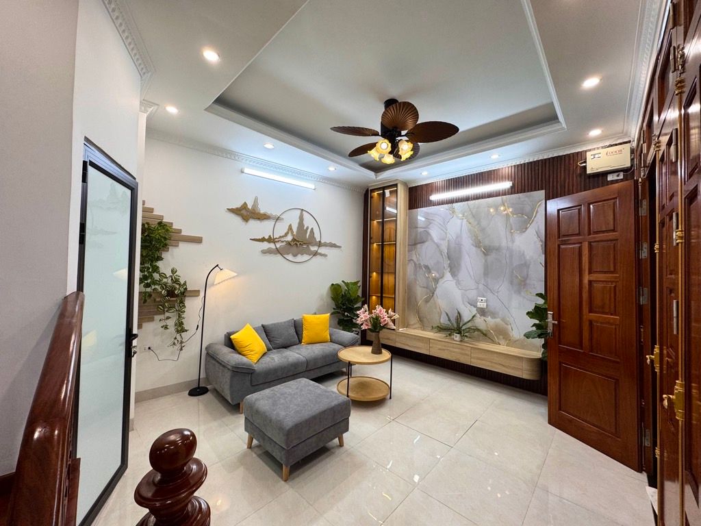  ???? Kim Ngưu  36m²  5 tầng  Xây mới
???? Ô tô đỗ cách nhà 10m
???? Giá: 8,5 tỷ 