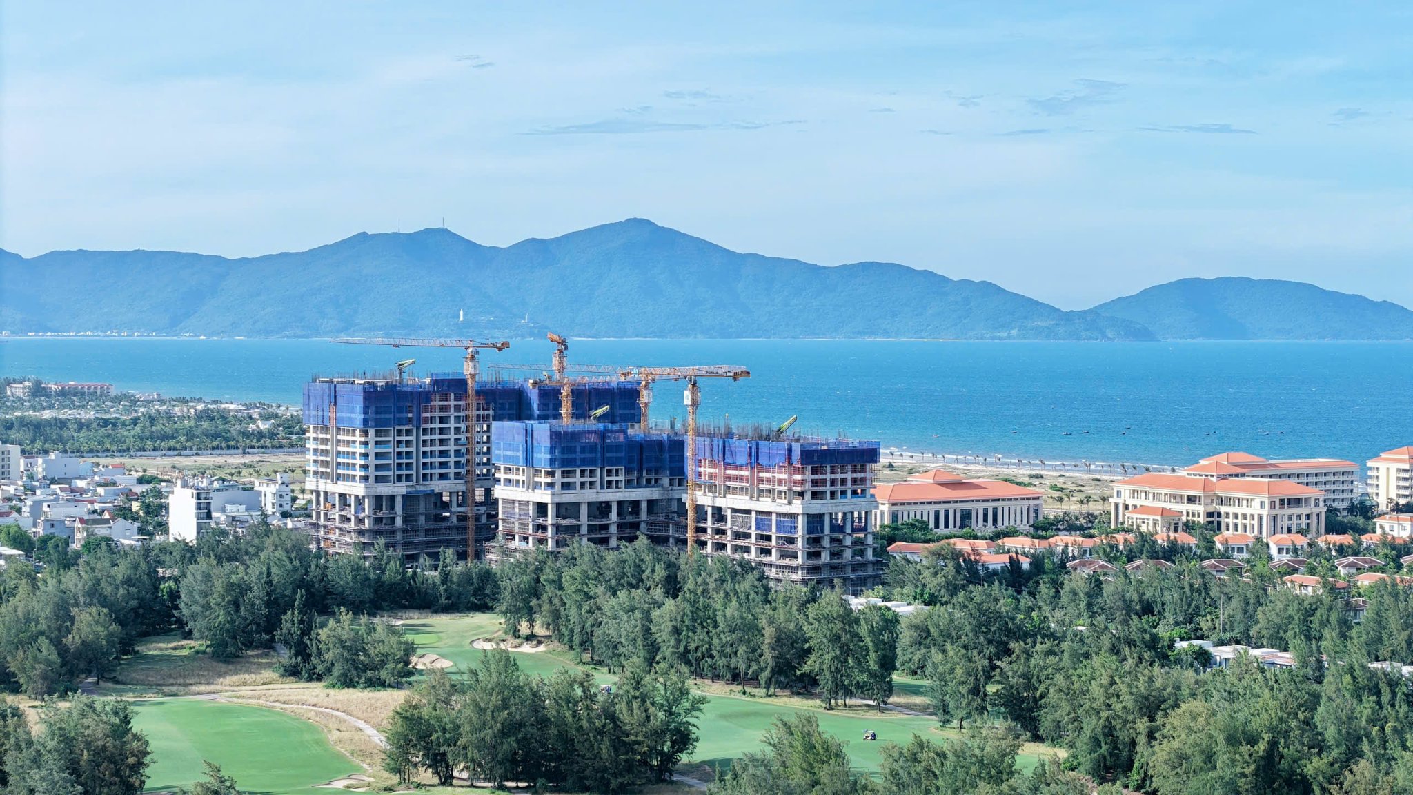  SỐNG GIỮA BIỂN TRỜI ĐÀ NẴNG – MỖI NGÀY LÀ MỘT KỲ NGHỈ 