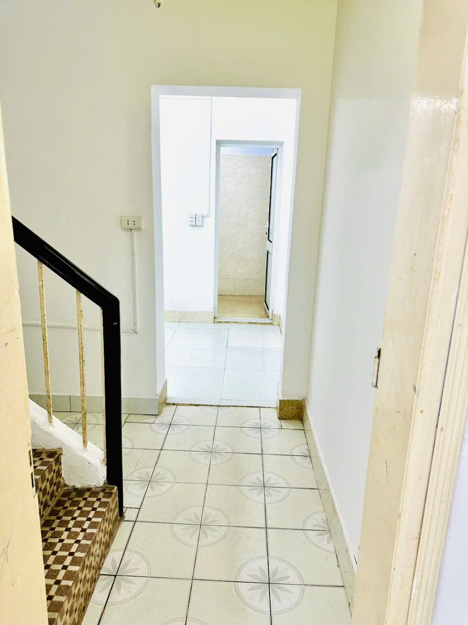  Cần cho thuê nhà ô tô đỗ cửa Nguyễn Khang 3 tầng x 80m2, 4PN, 14 triệu 