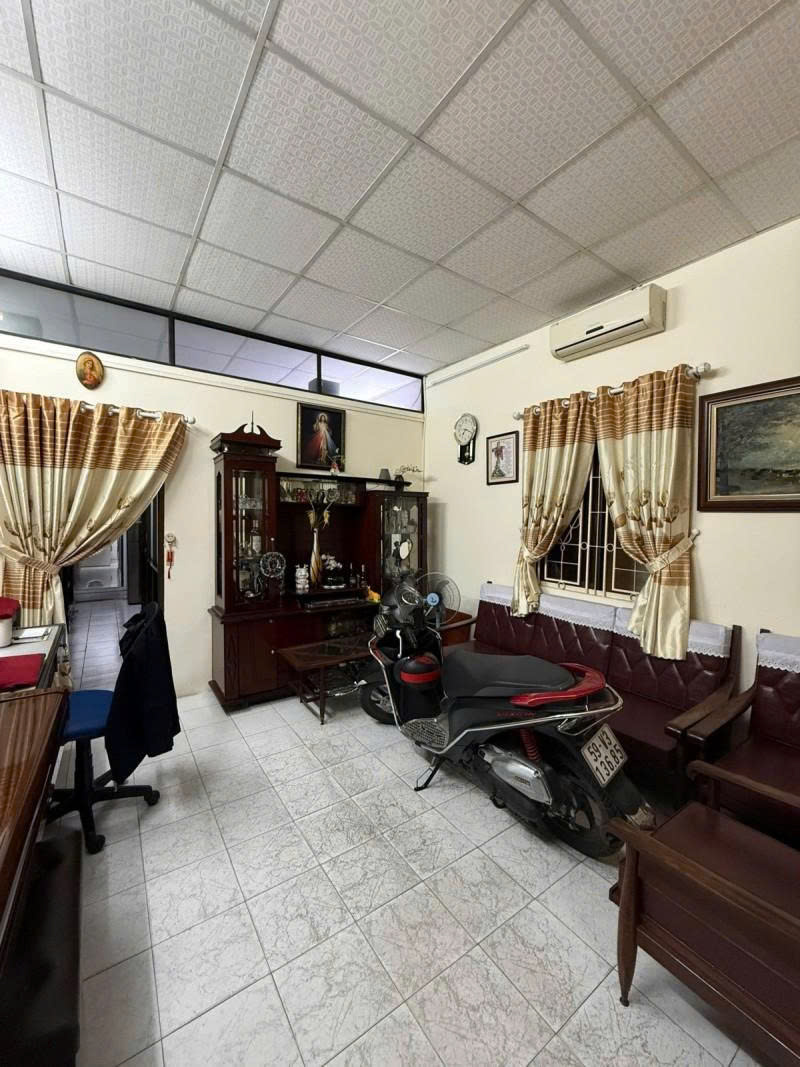  Bán nhà Mặt tiền Nguyễn Tuân - giao Phạm Văn Đồng, 4,6x19m. Cấp 4, tiện xây, 1 đời chủ, 15 tỷ. 