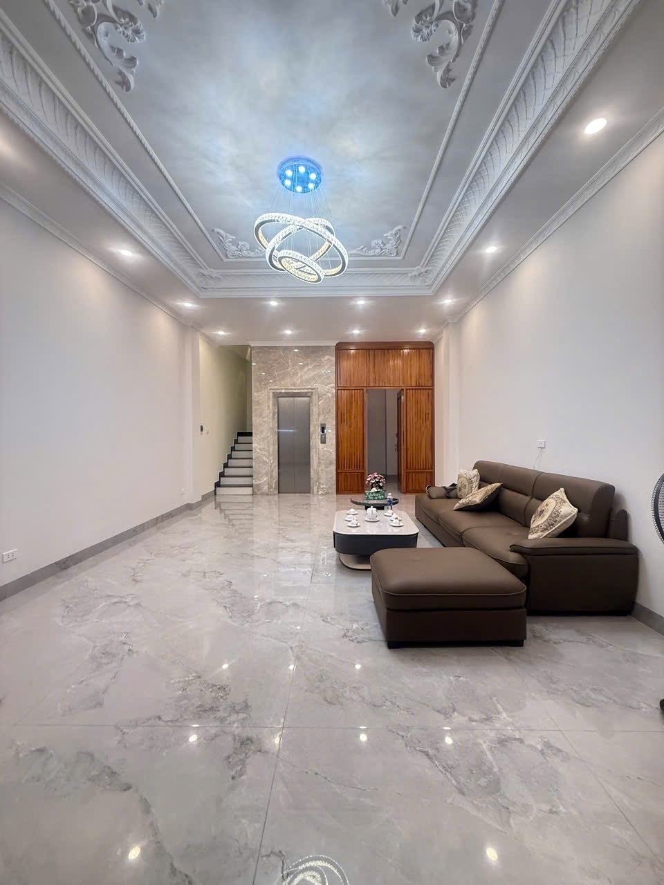  MẶT PHỐ MIMH KHAI HAI BÀ TRƯNG GIÁ 25,5 TỶ 42m2 5 TẦNG THANG MÁY VỪA Ở VỪA KINH DOANH -SPA 