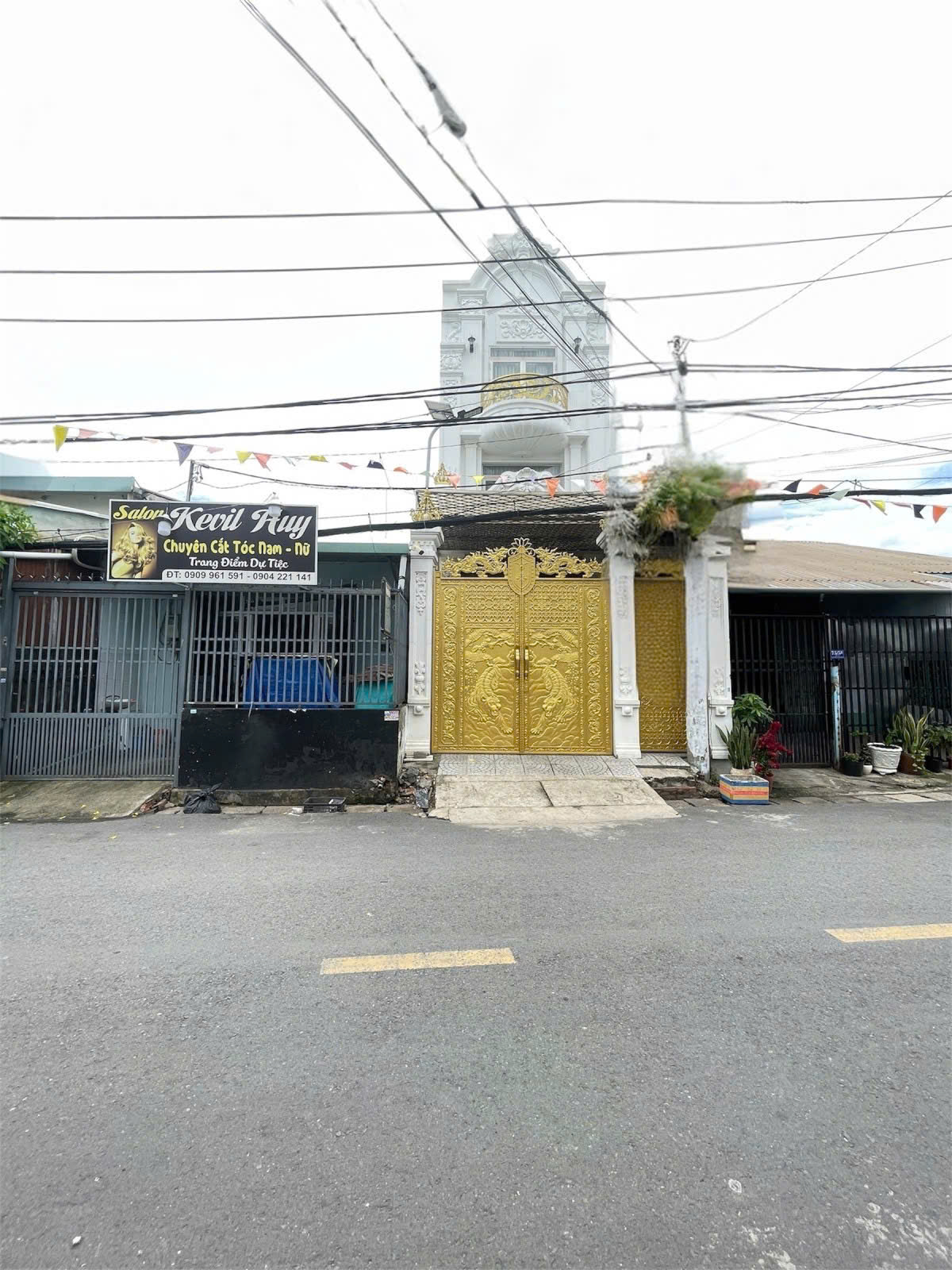  Bán gấp nhà Tân phong cách cổ điển trước mặt đường Lê Thị My - Trần Văn Mười 