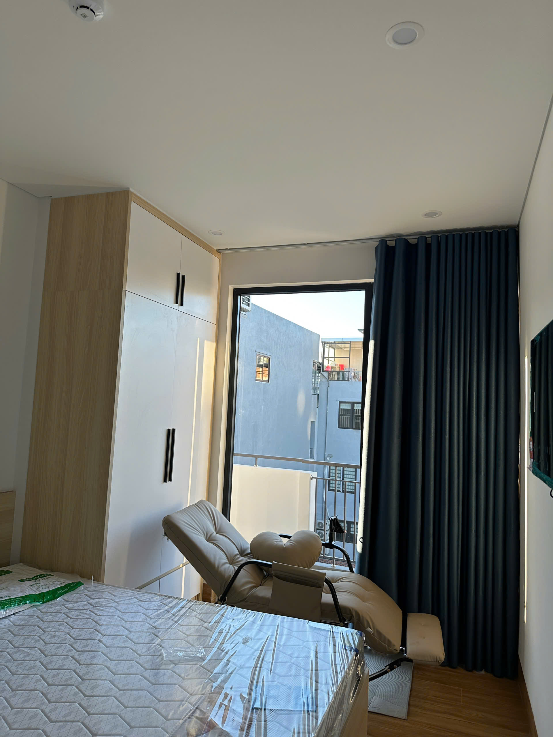  Cho thuê căn hộ The Ló Apartment – studio trống tầng 2 và tầng 4 