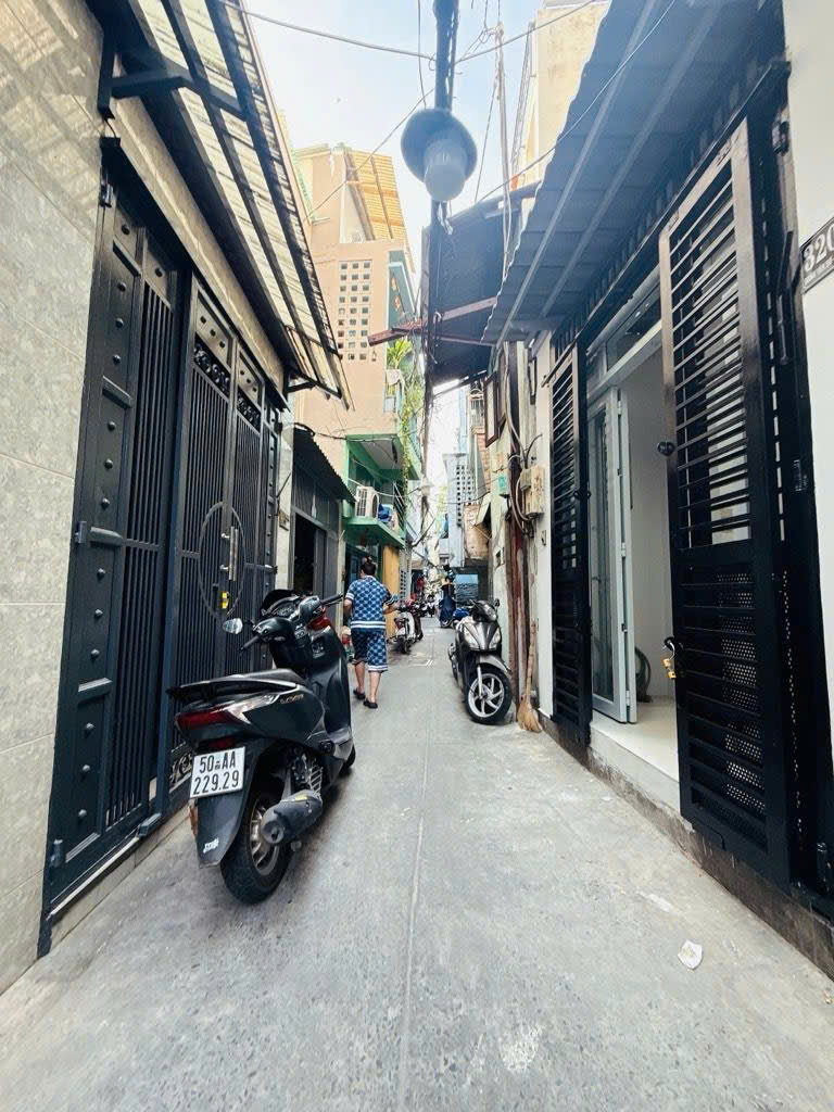  BÁN NHÀ Vị trí cực đẹp, sát mặt tiền Đoàn Văn Bơ (1 sẹc)

ĐÚC 5 TẤM 127.5M2 DIỆN TÍCH SD CÓ 4 TỶ HƠN 