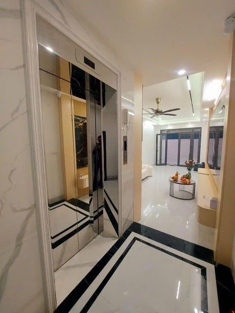  SIÊU PHẨM GIÁP BÁT – NHÀ ĐẸP 5 TẦNG THANG MÁY – FULL NỘI THẤT – CHỈ VIỆC XÁCH VALI VỀ Ở 