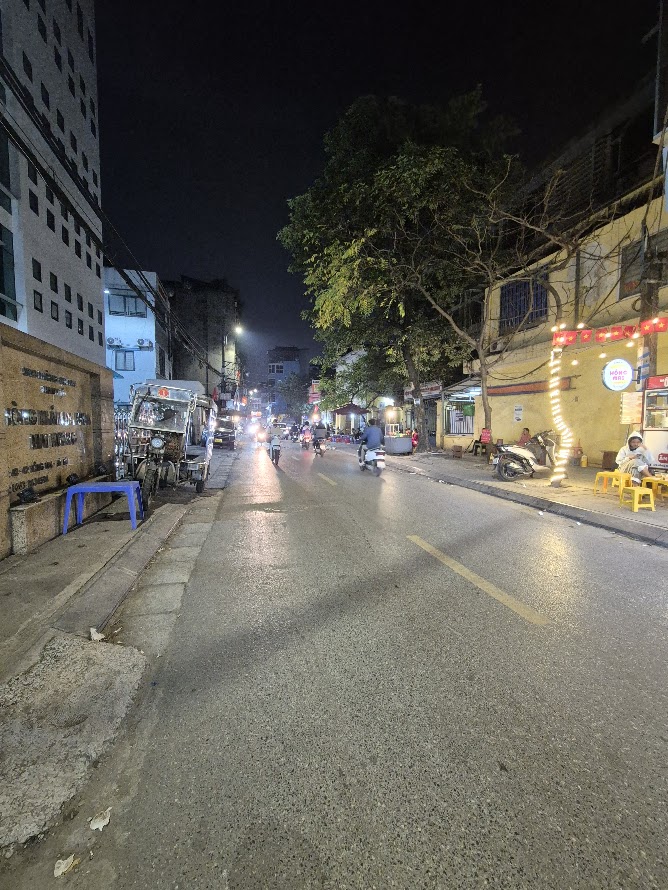  ???? Hồng Mai – Bạch Mai  30m²  5 tầng
???? 5m ra mặt phố
???? Giá: 8,5 tỷ  Sổ đỏ sẵn sàng 