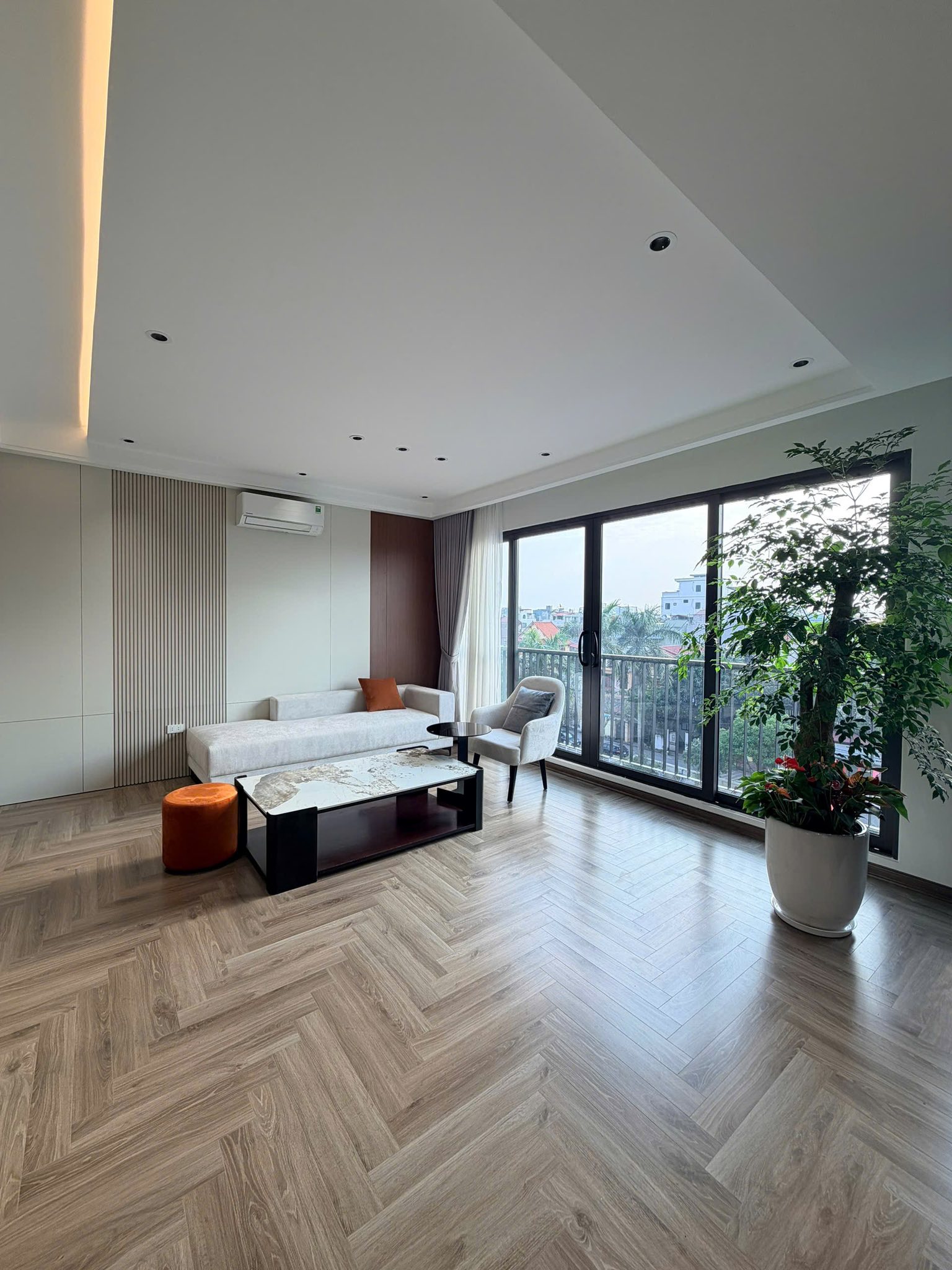  TRUNG TÂM PHÚC ĐỒNG 42M2 6 TẦNG THANG MÁY, Ô TÔ THÔNG, KINH DOANH, NHỈNH 1X TỶ 