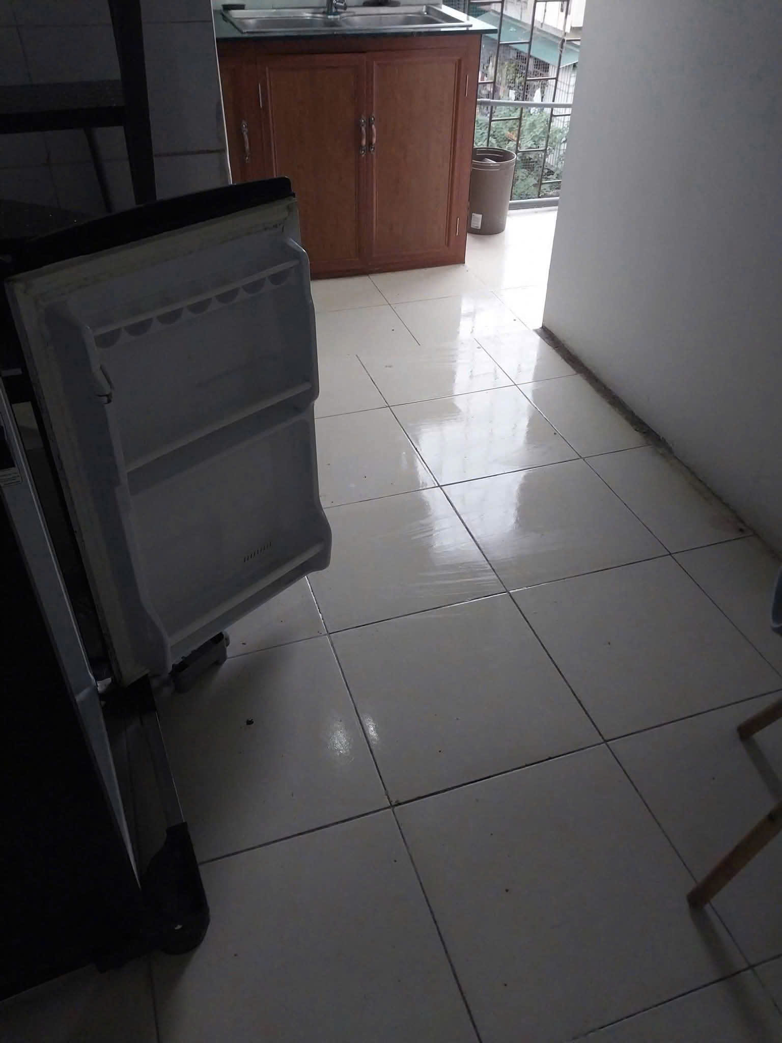  Cho thuê căn hộ tập thể tầng 5, 13 Khuất Duy Tiến 90m², gồm 3 phòng ngủ, 2 WC  8 triệu 