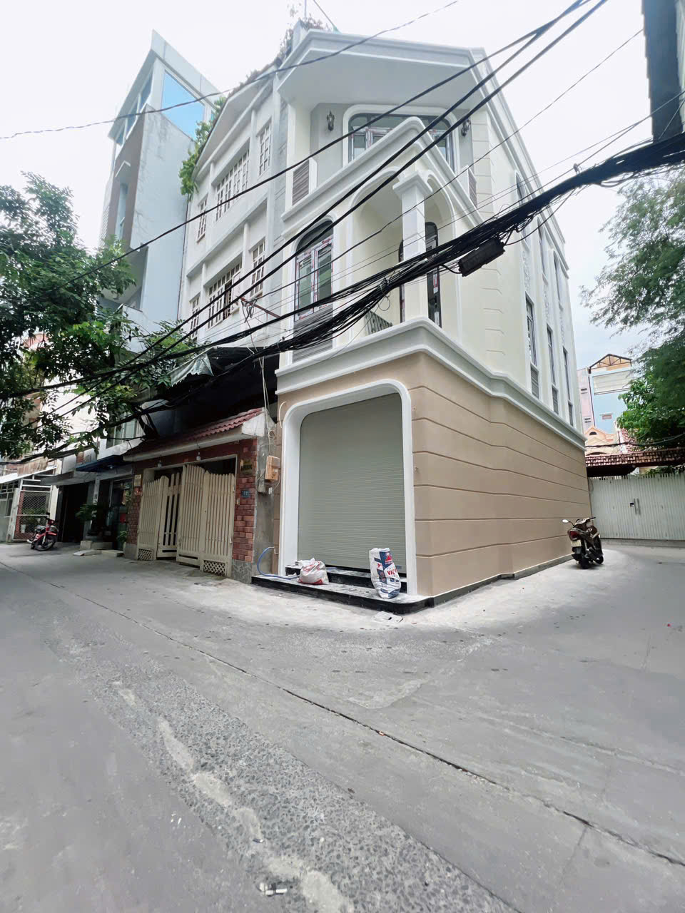  BIỆT THỰ TRUM  NEW KHÁNH HỘI VIP Q4 CẠNH Q1 Q2

DIỆN TÍCH 86.5 M2 SỬ DỤNG NĂNG LƯỢNG MẶT TRỜI CÓ 8 TỶ 