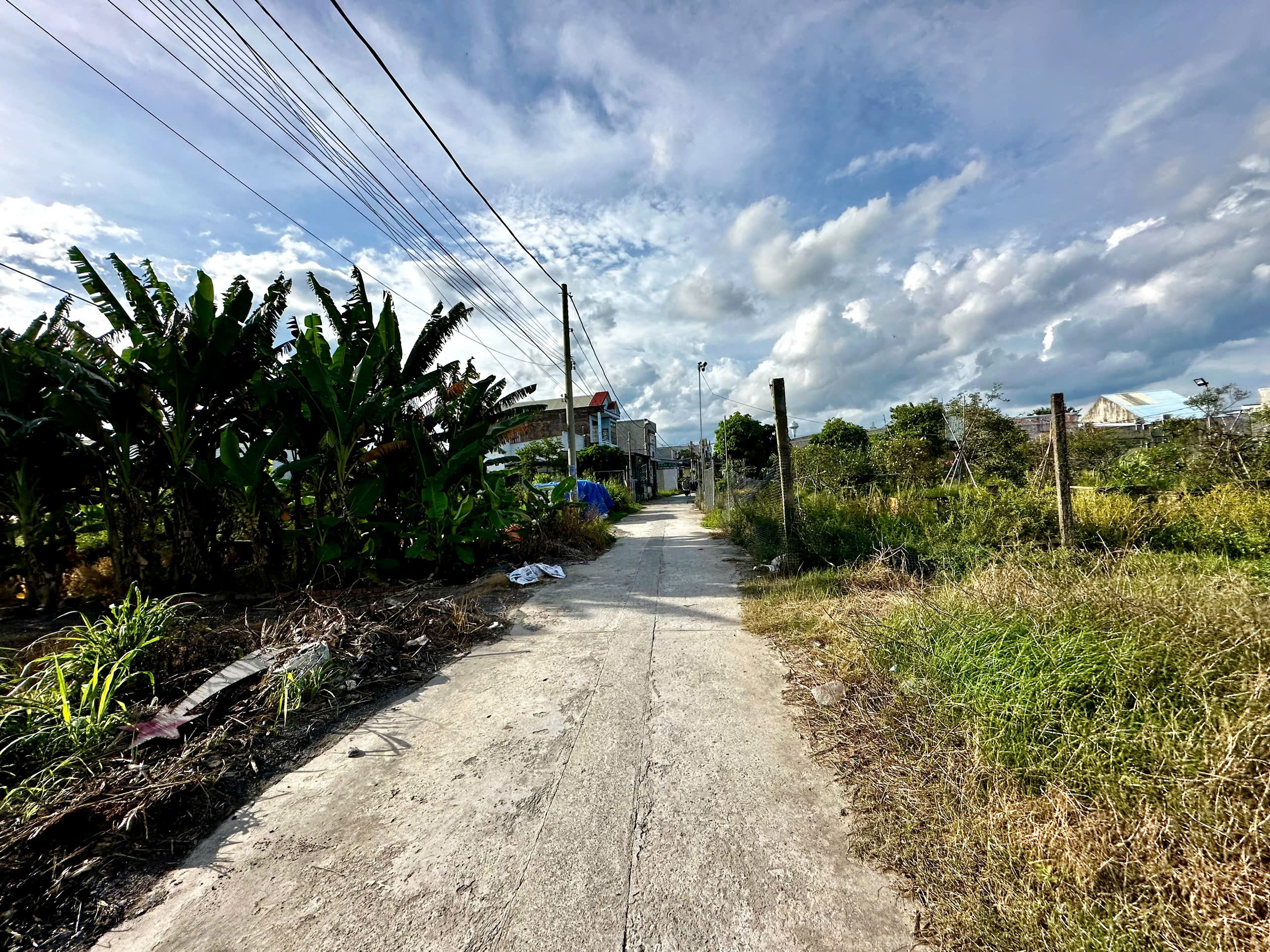  Cần Bán nhanh 2 Lô Đất liền kề; Hẻm 847 Đường Đồng Khởi, Phường Tân Phong( cũ ) TP. Biên Hòa, Đồng Nai
Địa Chỉ mới : Phường Tân Triều, Tỉnh Đồng Nai. 