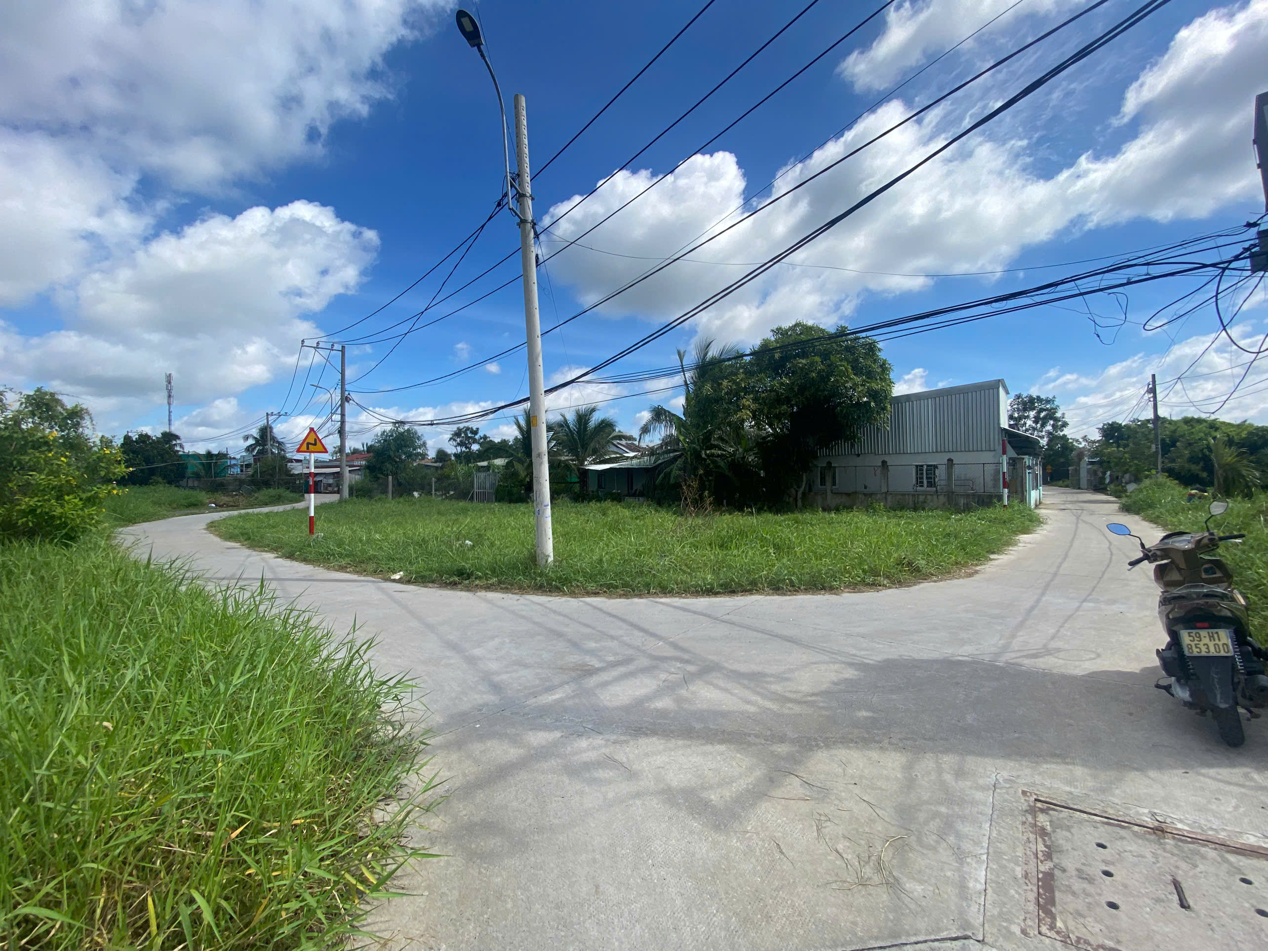  HÀNG THƠM LÔ GÓC 2 MT – CHỦ NGỘP BANK – GIÁ TỐT SO VỚI KHU VỰC 