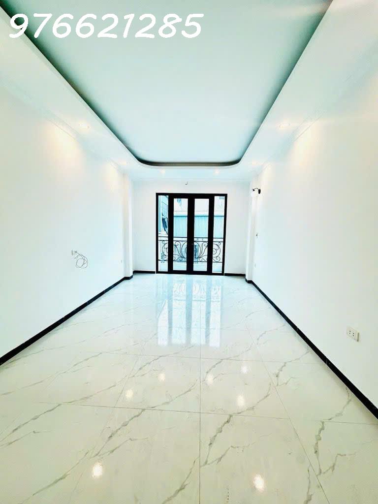  HIẾM – NHÀ 5 TẦNG NGUYỄN VĂN CỪ – VÀI BƯỚC RA PHỐ – NGÕ Ô TÔ ĐỖ – CÓ BÃI XE – MT 4M – 40M² – GIÁ 5,6 TỶ 