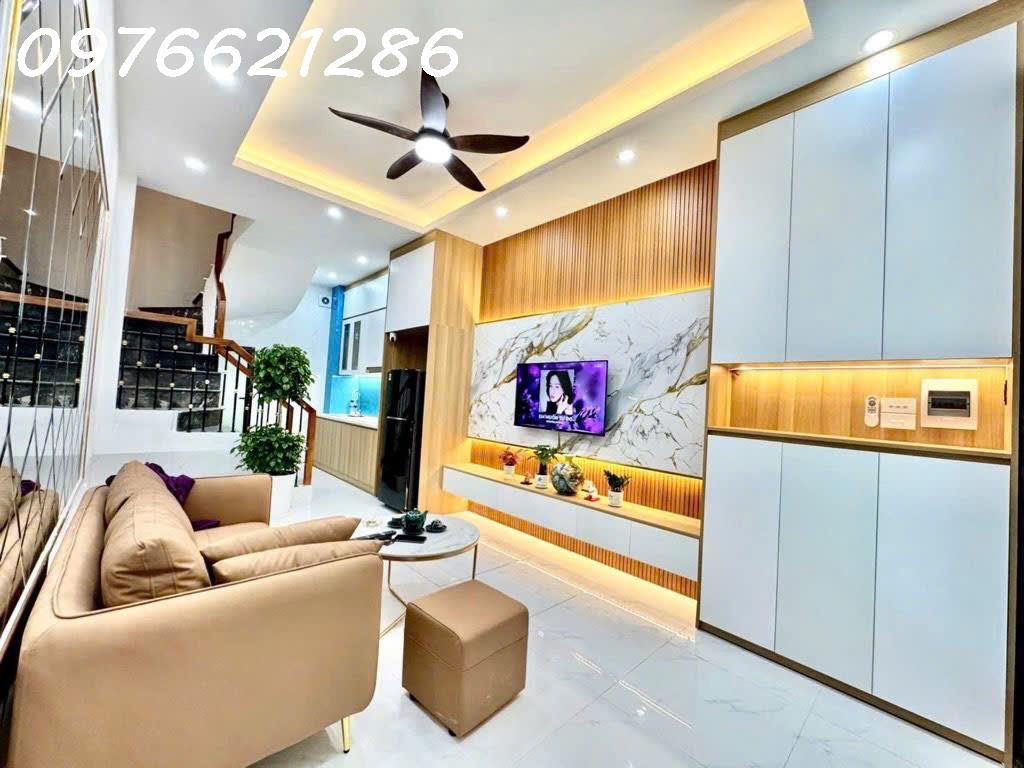  hàng hiếm bán nhà VIỆT HƯNG LONG BIÊN – khu đáng sống – dt 40m mt 4m – giá 8.x tỷ 