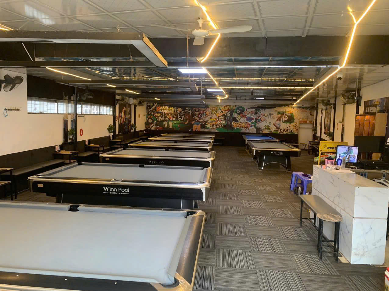  Sang nhượng quán bi-a 8 bàn đang hoạt động bình thường, có lượng khách quen ổn định 