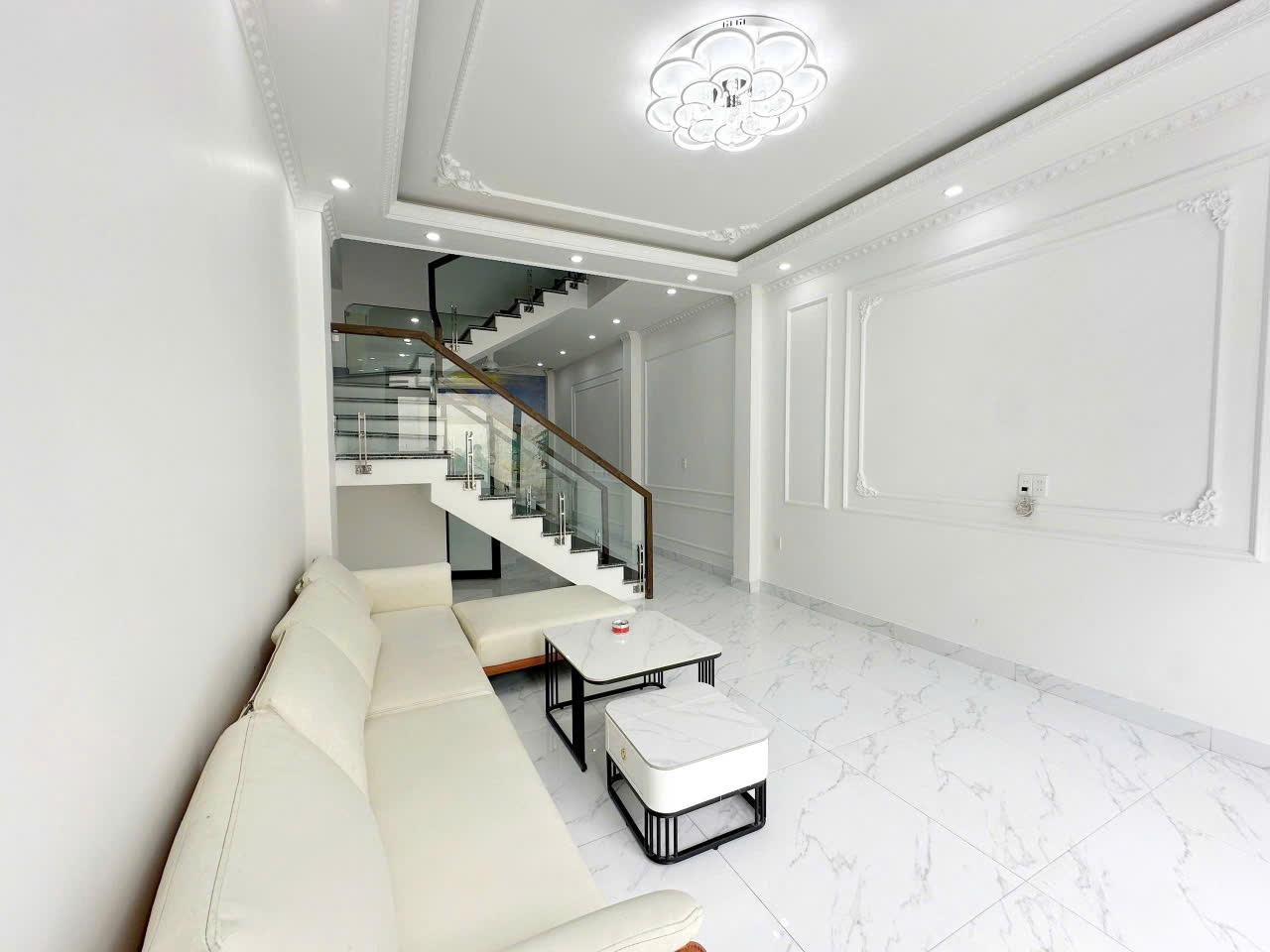  Nhà 4 tầng mặt đường Trực Cát - Vĩnh Niệm, đẹp như mới, giá 4.58 tỉ 