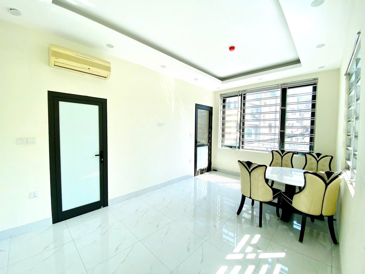  MẶT BẰNG ĐẸP – GIÁ TỐT  – CHÍNH CHỦ CẦN CHO THUÊ TẠI  tầng 3 ngõ 42 Trần Cung 