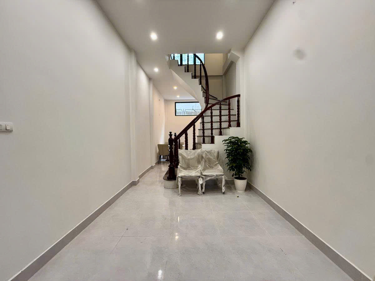  PL THÁI HÀ - Ô TÔ ĐÔ CỬA - FULL NỘI THẤT DT  27m2 4 tầng mt 3.1m Giá 10.5 tỷ 