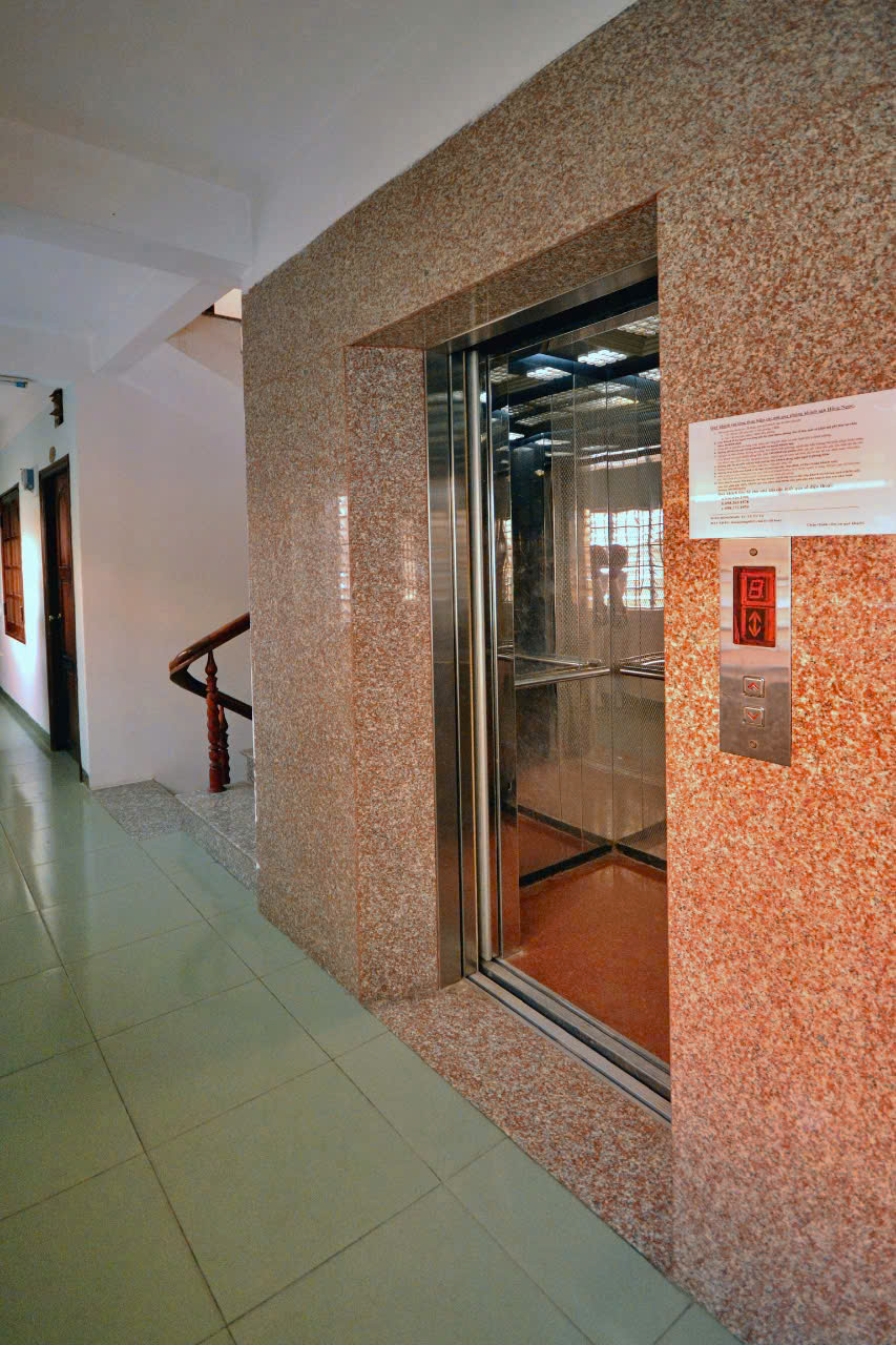  Bán Nhà 6 tầng mặt tiền đường Yersin Giá 27 Tỷ. Tp Nha Trang
Nhà có thang máy 111,1m2  Giá bán 27 tỷ
Số chứng chỉ: đang đợi cấp chứng chỉ mới , số chứng nhận: MG 25- 625 