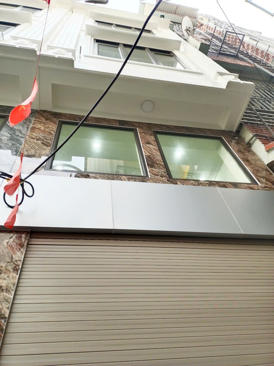  Cậu em cần BÁN NHÀ mặt đường GIẢI PHÓNG (chỉ cách 3 lô )33m2 5tầng Mt3,3 dài 10m 