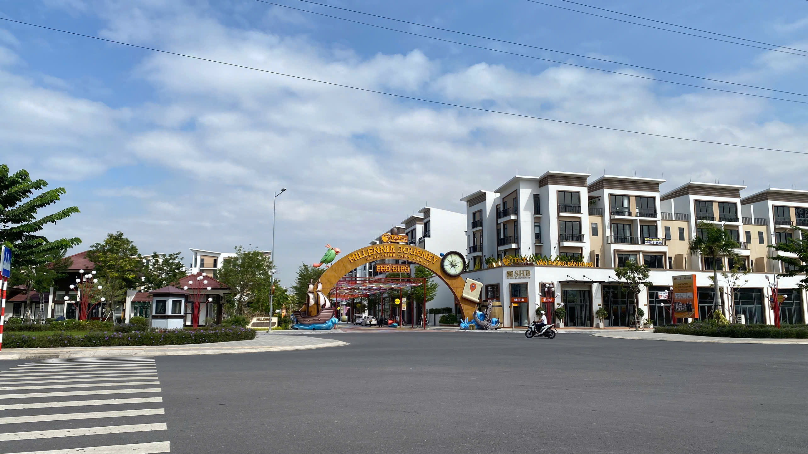  NHÀ CẠNH MẶT TIỀN PHỐ ĐI BỘ - 5MX20M - PHÚ MỸ HƯNG (20 PHÚT) - NHỈNH 5 TỶ - 1 TRỆT 3 LẦU 