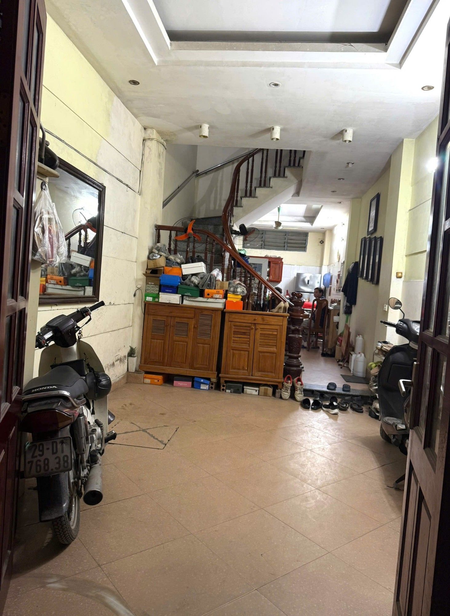  Bán Nhà Hoàng Hoa Thám 46m2.  5 tầng. mặt tiền 3.5m. giá  12 tỷ Ba Đình Hà Nội 