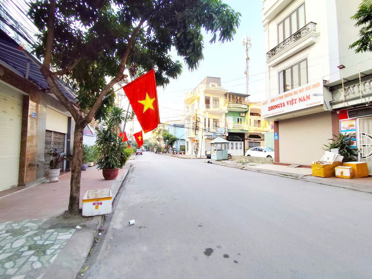  Nhà 4 tầng mặt đường Tô Vũ - 193 Văn Cao - vị trí tuyệt vời, 83m, giá 9.5 tỉ 