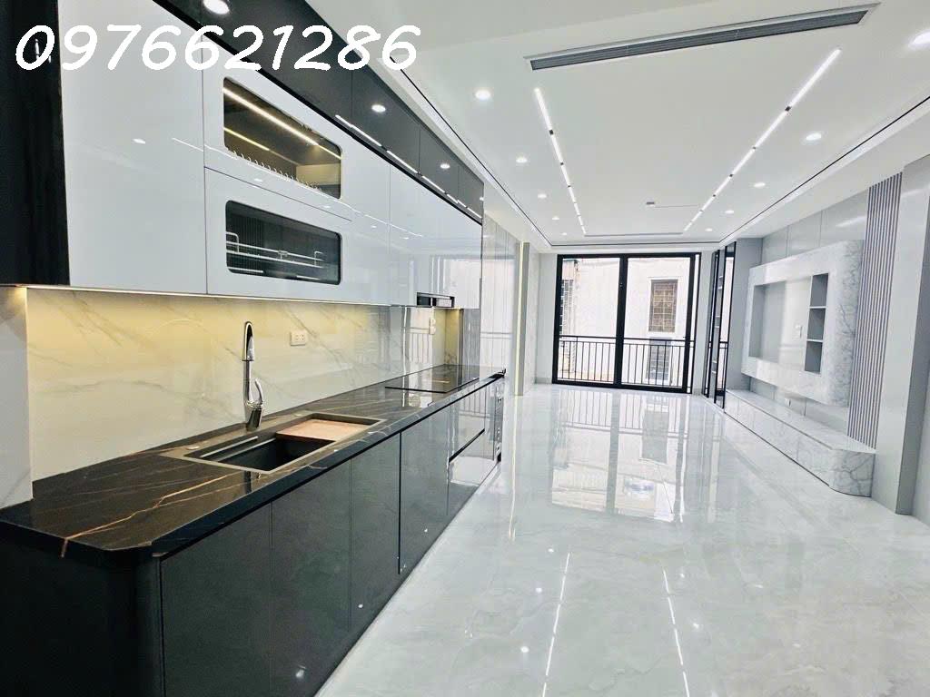  Bán nhà siêu hiếm – phố Nguyễn Văn Cừ – 32m² – 4 tầng – giá 8,x tỷ – ô tô đỗ cổng – gần hồ Bồ Đề 