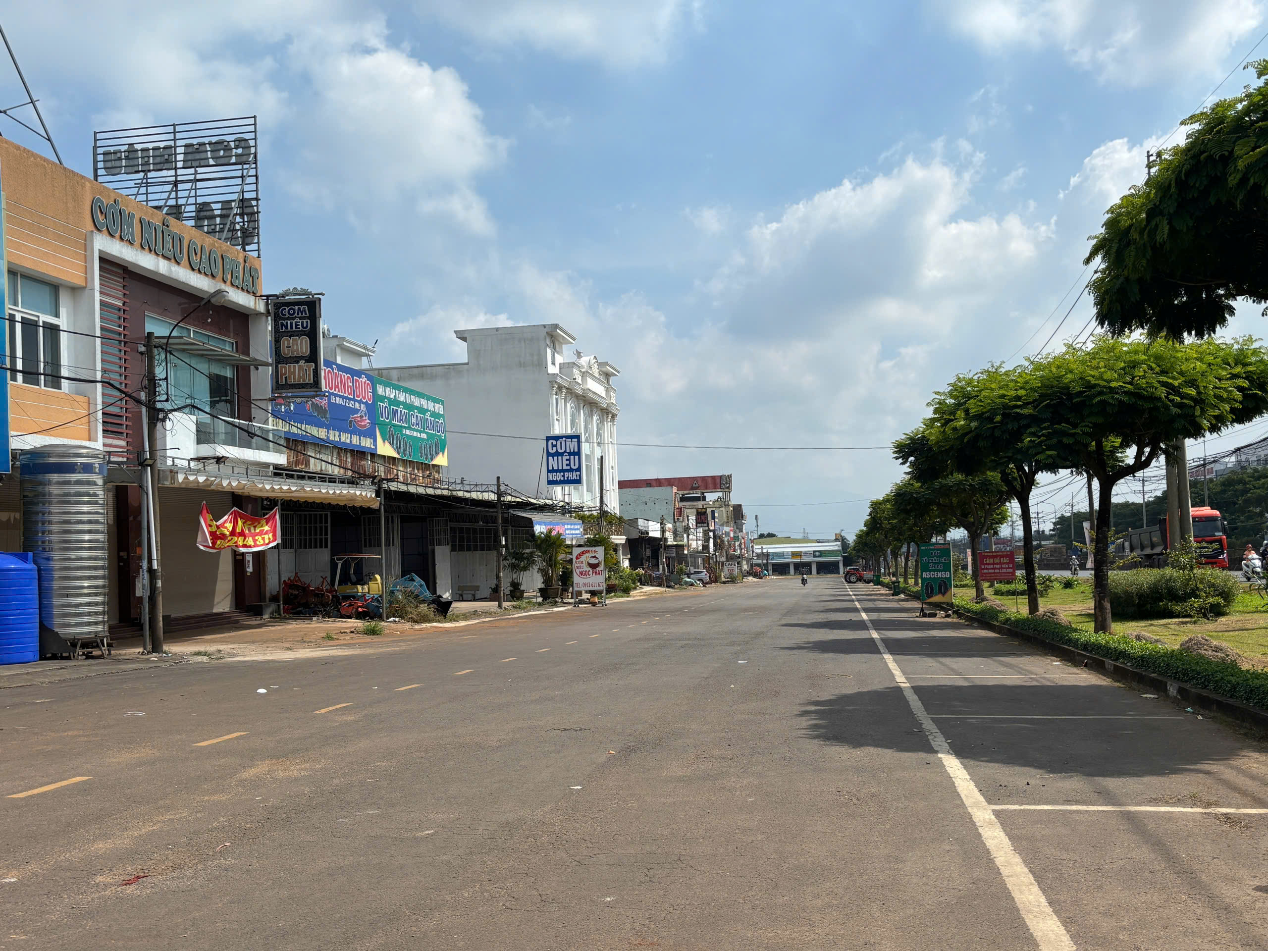  BÁN NHÀ MẶT TIỀN KINH DOANH – NGAY CỔNG KHU CÔNG NGHIỆP LONG KHÁNH, ĐỒNG NAI 