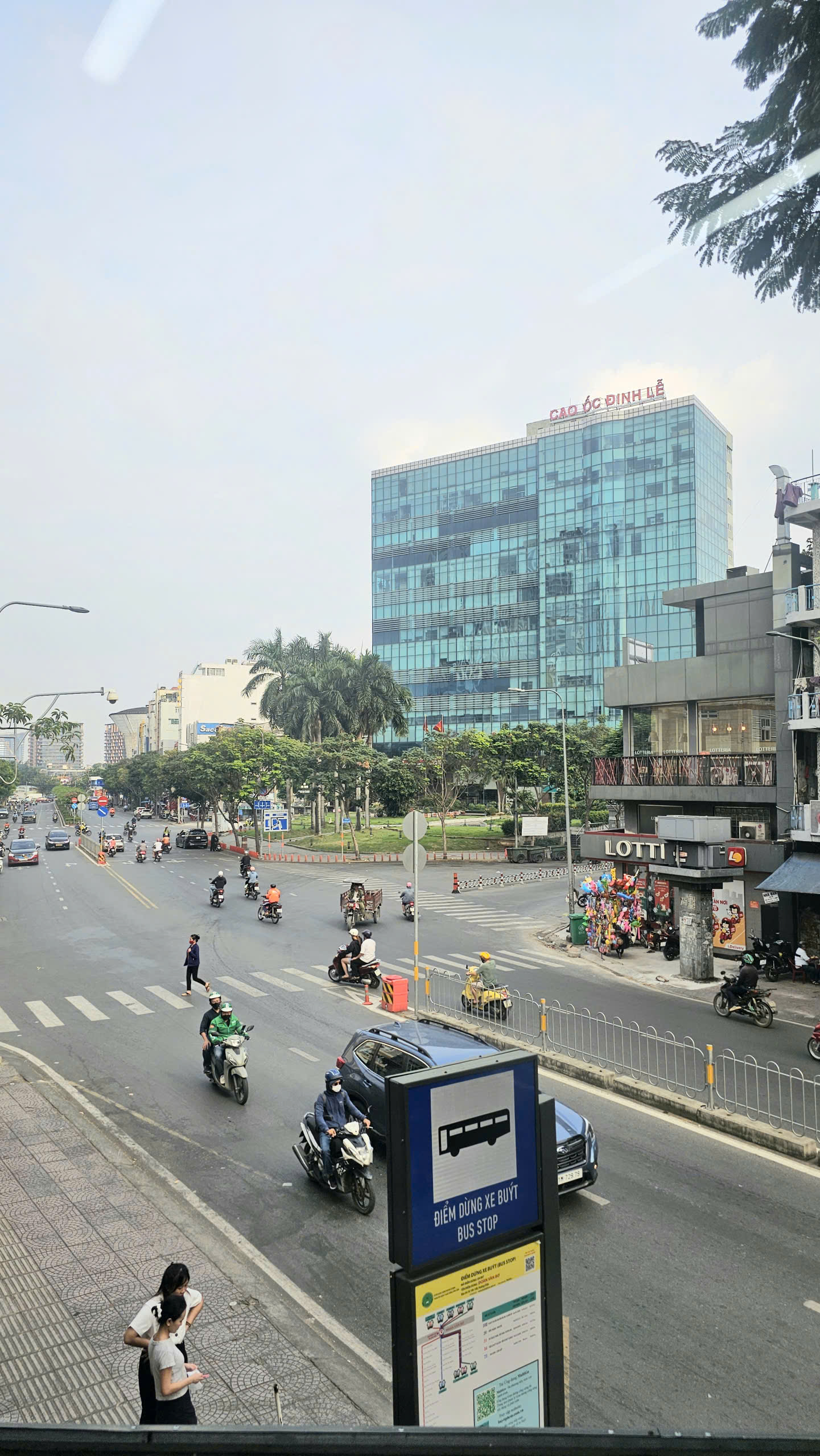  Cách Mặt Tiền xe hơi ???? 40 m 
NGAY TRUNG TÂM HÀNH CHÍNH CA Q4 SÁT Q1 
HƠN 4 TỶ - ĐÚC 3 TẤM 