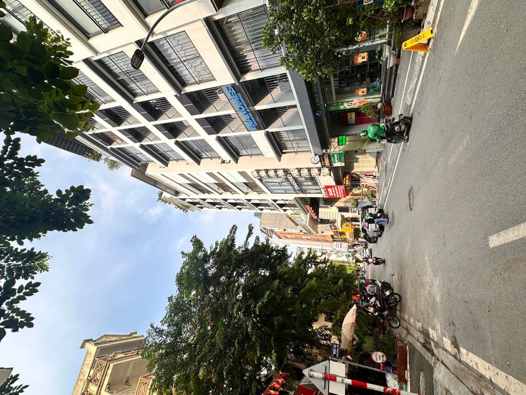  VÀI BƯỚC CHÂN RA HỒ TÂY - VỊ TRÍ CỰC HIẾM NHÀ BÁN - NGÕ THÔNG - THANG MÁY - GẦN Ô TÔ_46M2. 